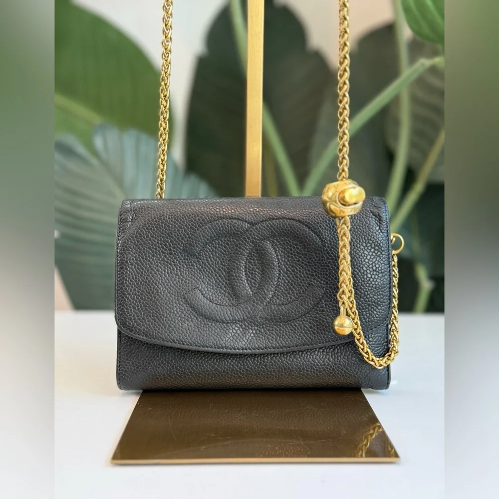 Chanel ‘Classic Flap wallet’ - Picture 15 of 16